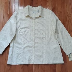 Womens 3/4 sleeve button down stretch shirt